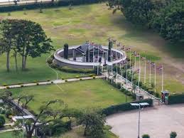 Muliro gardens in kakamega turned into a dumping site and market… source. Thread By Historykenya101 On Thread Reader App Thread Reader App