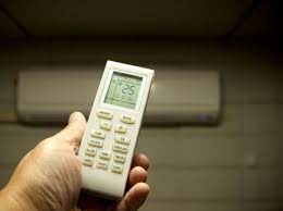 Tahukah anda mode dry pada ac berdampak baik pada lingkungan? Bersihkan Air Cond Guna Remote Rupanya Cara Ini Lebih Mudah Berkesan Mingguan Wanita