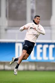 He played as a striker for lyn, and also for the norway national team. Mpkf8vahacjppm