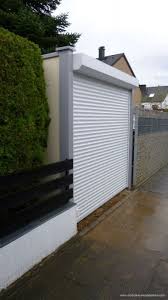 Modulares Wandsystem Mit Eingebautem Rolltor In 2020 Sichtschutz Garten Rolltor Wand