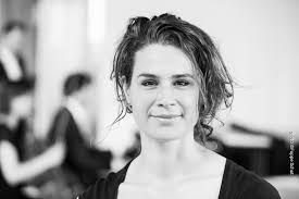 MIRTE VERKUYLEN VERVANGT MARIE REUTEN IN ROUTE ROOD. Jammer als iemand door  omstandigheden verstek moet laten gaan, in dit geval operazangeres Marie  Reuten. Maar wat fijn dat onze buurt zoveel aansprekend talent