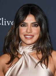 The couple was spotted at a london restaurant with priyanka's mother madhu chopra, and they indulged in some pda which was captured by some fans' cameras. Priyanka Chopra Jonas On Racist Bullying In High School