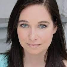 Carolyn Leonhardt's Instagram, Twitter & Facebook