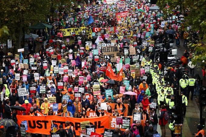 Photos: Thousands march in London in 'Britain is broken' protest | In Pictures News | Al Jazeera