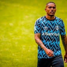 De santos, mas com duque de caxias no coração. Douglas Costa Bruno Henrique Lucas Lima E Mais Confira A Lista Dos Jogadores Mais Desvalorizados Do Brasileirao