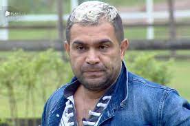 Evandro santo sofreu um pequeno acidente durante a fazenda 10, da record, no último domingo (11). Evandro Santo Revela Abuso Na Adolescencia Ao Camera Record Entretenimento R7 Famosos E Tv