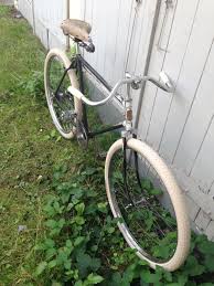 Das Jagdrad Projekt The Ratracer Altes Fahrrad Radfahren Fahrrad
