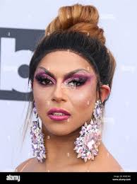 Full length portrait drag queen hi-res stock photography and images