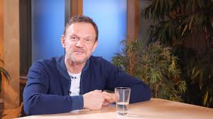 Fanów produkcji z pewnością ucieszy informacja, którą wyjawił cezary pazura, przy okazji jednego z wywiadów, że czeka nas kolejna część filmu, czyli chłopaki nie płaczą 2. Cezary Pazura Z Kolegami Z Chlopaki Nie Placza Na Planie Futra Z Misia Nie Gadalismy O Imprezach Tylko O Dzieciach