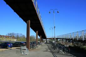 Morgen weht ein böig auffrischender südwind. Das Fahrradparkhaus In Der Neuen Bahnstadt Opladen Neue Bahnstadt Opladen