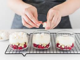 Schneegestober Dessert Ein Weihnachtstraum Die Besten Backrezepte Mit Gelinggarantie Rezept Himbeer Dessert Schneegestober Dessert Einfacher Nachtisch