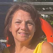 Amy Lesh's Instagram, Twitter & Facebook