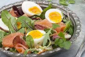 Les œufs Mollets Sur Salade Folle Cnpo Salade Folle Oeuf Mollet Oeufs Mimosa Recette