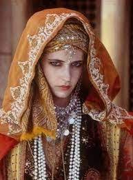 Otantik bir müzik ve görsel tam uyumlu. Eva Green Kingdom Of Heaven Costume Google Search Actress Eva Green Eva Green Costume Design