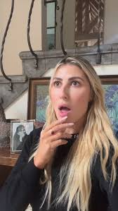 Elaine Hendrix Shines