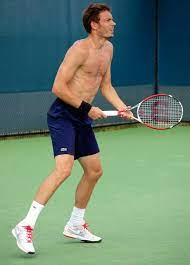 Nicolas pierre armand mahut country (sports): James Henry On Twitter Nicolas Mahut Torse Nu Cincytennis Http T Co Fno6imyham
