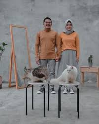 Konsep pertama yang dapat kita gunakan untuk proses foto prewedding yakni konsep hijab, saat ini konsep dengan menggunakan hijab sangatlah populer di kalangan masyarakat indonesia. 49 Ide Prewedding Hijab Di 2021 Fotografi Pengantin Pose Perkawinan Foto Tunangan