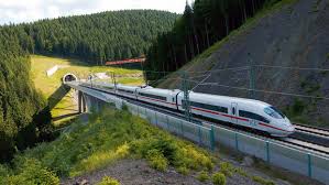 Reise schnell und günstig mit dem zug von & nach essen wlan & steckdosen an bord papierlos einchecken: Corona Die Deutsche Bahn Konnte Von Der Krise Der Lufthansa Profitieren