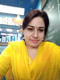 OK so sounds simple, but when I try to make sugar flowers, they're either  too floppy or dry too quickly. I know I can use fat to revive but how does  everyone