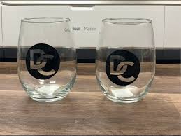 Clean your glass with rubbing alcohol or glass cleaner. How To Apply Vinyl To Wine Glasses Youtube