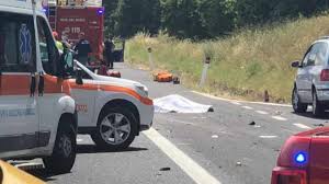 La tragedia poco prima delle 9 di domenica nel tratto dell'a1 tra valdichiana e chiusi in direzione roma. Tragedia In A1 Quattro Le Vittime E Tre I Feriti Del Grave Incidente