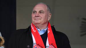 Das würde zu noch ganz anderen fragen. Uli Hoeness Traumt Von Chinesischem Spieler Beim Fc Bayern Goal Com