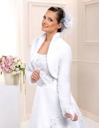 Mit welcher häufigkeit wird die creme bolero aller voraussicht nach angewendet? Warme Brautjacke Winter Brautbolero Aus Fellimitat In Weiss Oder Ivory Creme Brautkontor