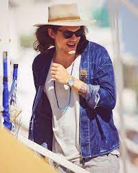 John Mayer Long Hair Hat And Big Smile Love It John Mayer John Mayer Long Hair John