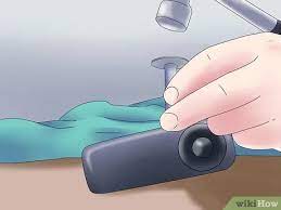 Manchas de caf frota la mancha con vinagre y alcohol a partes iguales, deja secar y lava tu prenda como hagas habitualmente. 7 Formas De Quitar Una Etiqueta De Seguridad De Una Prenda