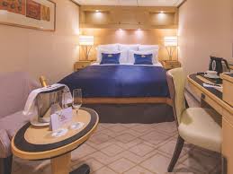 The ship was officially named queen mary 2 by queen elizabeth ii in 2004 after the first rms queen mary of 1936. Kabinen Der Queen Mary 2 Kabinenaustattung Guide