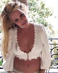 Now reading10 times britney spears won instagram. Britney Spears Pulls Wacky Faces In Christmas Tree Instagram Video