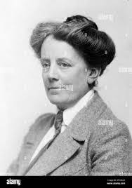 Mary Bain's Instagram, Twitter & Facebook