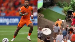 تم اختيار ديباي كأفضل لاعب شاب في العالم لعام 2015 من قبل مجلة فرانس فوتبول. Phfntgte5tjwum
