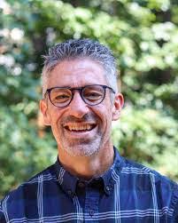 Damon Sipe's Instagram, Twitter & Facebook