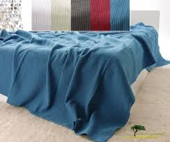 Sie können dieses tolle produkt in verschiedenen größen bekommen, sodass es perfekt zu ihrem bett passt. Edle Tagesdecke Bettuberwurf Annabelle Mit Streifenmuster In Ozean Blau Von 150x200 260x300cm Aktionsangebote Wolldecken Online Shop