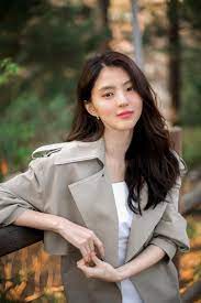 She has starred as a main cast in the korean television series money flower (2017), 100 days my prince (2018) and the supporting role in abyss (2019). V Live