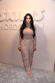 Auf wunderweib.de finden frauen alles, was das leben wunderbar weiblich macht. Kim Kardashian Ist Nicht Langer Nur Millionarin Sondern Milliardarin Vogue Germany