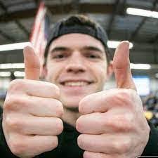 Blake Champlin's Instagram, Twitter & Facebook