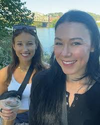 Noele Lohr's Instagram, Twitter & Facebook