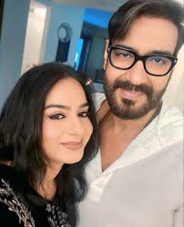 Beautiful disguise but not matching with his screen image, guess he was  trying to troll them even back then 😂