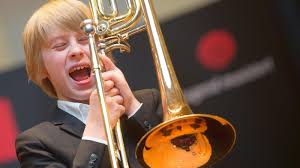 Junge Neuentdeckungen spielen Klassik