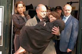 Maybe the actual trautmann was haunted by memories of a boy with a soccer ball he saw killed. Trautmann Alles Beim Alten Filmkritik Film Tv Spielfilm