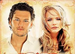 Shelton and Lambert sharing love and stage — but not a bus