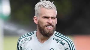 O jogador que no ano passado disputou 44 partidas veja agora como foi o gol marcado por lucas lima, que até o momento segue ituano 0 x 2 palmeiras. Classico Contra O Santos E O Batismo Do Meia Lucas Lima No Palmeiras Esportes