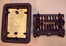 Fuse Box W Lid W123