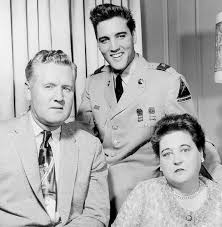 Learn about gladys presley, united states celebrity family member: Elvis With His Parents June 1958 Photo 1 The Last Family Portrait They Had Taken Together As A Fam Elvis Presley Elvis Presley Photos Elvis And Priscilla