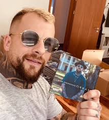 Je to tady !!!!!!!!! Podepisuju !!!!! Pokud chceš vidět víc nabíhej na gram  a sleduj stories !!!!