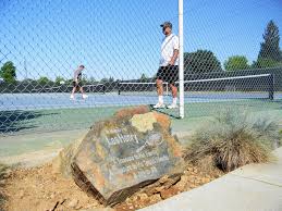 Tennis group remembers lost friend