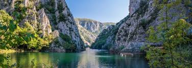 Řekové odmítli uznat název země, protože se její území vyhýbá bývalým hranicím historického státu, se kterým jsou řekové kulturně i geneticky spojeni. Gc8pv06 21 Vlajky Severni Makedonie Traditional Cache In Karlovarsky Kraj Czechia Created By Johny0100