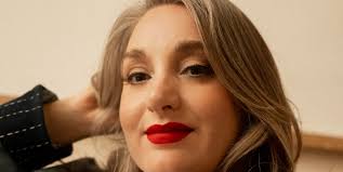 Eva Peters verloor beide ouders en richtte Modern Mourning op